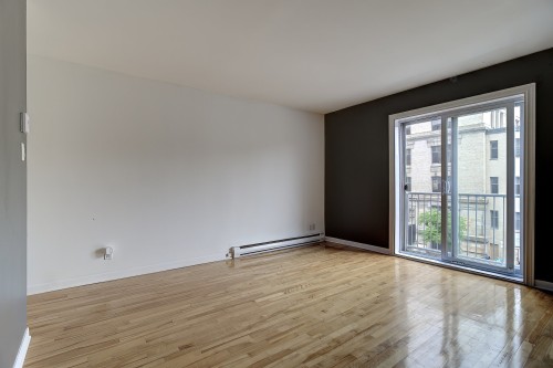 Salon - 37-1082 Rue Berri, Montréal (Ville-Marie), QC 