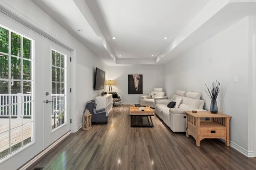 Salon - 114 Rue Kimpton, Rigaud, QC 