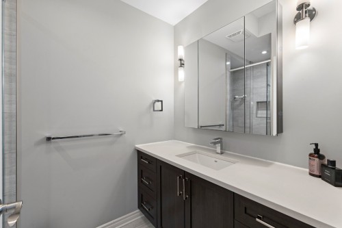 Salle de bains attenante à la CCP - 114 Rue Kimpton, Rigaud, QC 
