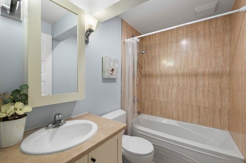 Salle de bains attenante à la CCP - 114 Rue Kimpton, Rigaud, QC 