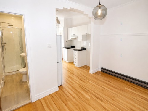 Salle à manger - 6214A-6214 Av. Louis-Hébert, Montréal (Rosemont/La Petite-Patrie), QC 