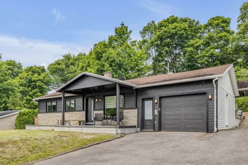 7279 Rue des Martres  Québec (Charlesbourg), QC G1G 1A8