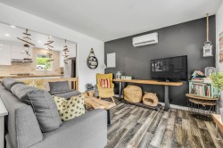 Salon - 