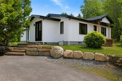 76 465e Avenue  Saint-Hippolyte, QC J8A 3E5
