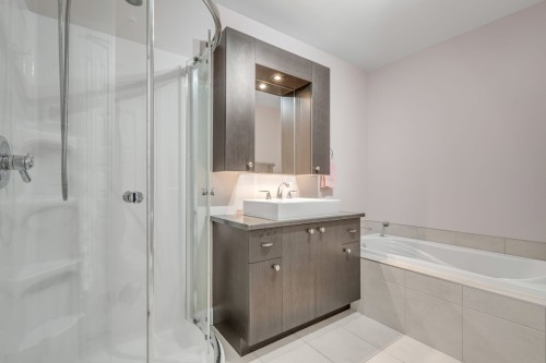 Bathroom - 3-2470 Boul. Bastien, Québec (La Haute-Saint-Charles), QC - Indoor Photo Showing Bathroom