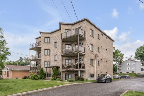 Front of Structure - 3-2470 Boul. Bastien, Québec (La Haute-Saint-Charles), QC - Outdoor