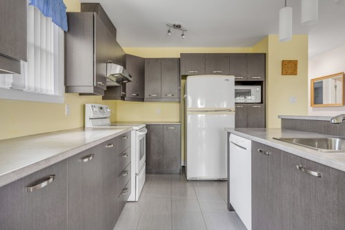 Kitchen - 3-2470 Boul. Bastien, Québec (La Haute-Saint-Charles), QC - Indoor Photo Showing Kitchen