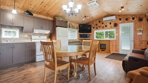 Salle à manger - 2 Ch. Ovila, Saint-Théophile, QC 