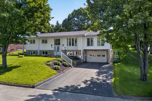 585 Rue Fortin  Sherbrooke (Fleurimont), QC J1E 2Z1