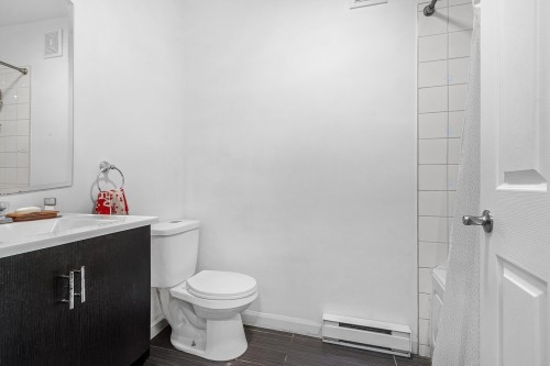 Bathroom - 696  - 698 Rue De La Tourelle, Québec (La Cité-Limoilou), QC - Indoor Photo Showing Bathroom