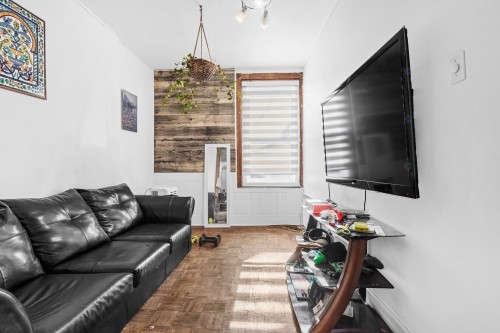 Living Room - 696  - 698 Rue De La Tourelle, Québec (La Cité-Limoilou), QC - Indoor Photo Showing Living Room