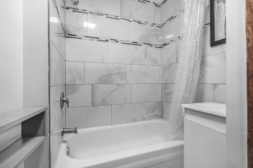 Bathroom - 696  - 698 Rue De La Tourelle, Québec (La Cité-Limoilou), QC - Indoor Photo Showing Bathroom