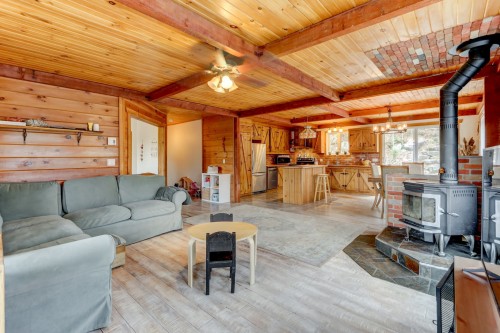 Living Room - 2120Z Ch. Du Golf, Sainte-Lucie-Des-Laurentides, QC 
