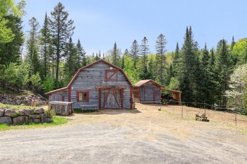 Stable - 2120Z Ch. Du Golf, Sainte-Lucie-Des-Laurentides, QC 
