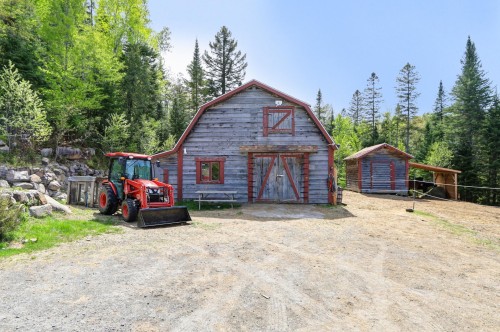 Stable - 2120Z Ch. Du Golf, Sainte-Lucie-Des-Laurentides, QC 