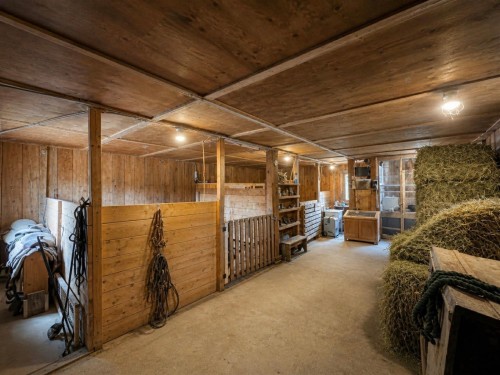 Stable - 2120Z Ch. Du Golf, Sainte-Lucie-Des-Laurentides, QC 