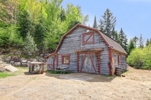 Stable - 2120Z Ch. Du Golf, Sainte-Lucie-Des-Laurentides, QC 