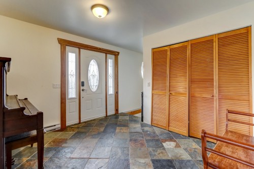 Mud Room - 2120Z Ch. Du Golf, Sainte-Lucie-Des-Laurentides, QC 