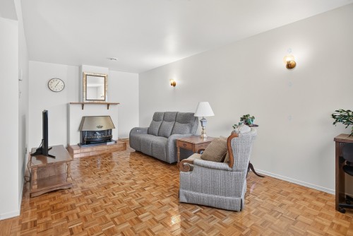 Salle familiale - 37 Rue De Cherbourg, Kirkland, QC - Indoor Photo Showing Living Room