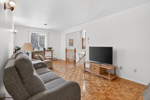 Salle familiale - 37 Rue De Cherbourg, Kirkland, QC - Indoor Photo Showing Living Room