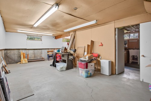 Rangement - 37 Rue De Cherbourg, Kirkland, QC - Indoor Photo Showing Garage
