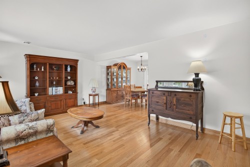 Salon - 37 Rue De Cherbourg, Kirkland, QC - Indoor Photo Showing Living Room
