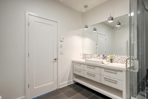 Bathroom - 8-281 Rue Prévert, Saint-Basile-Le-Grand, QC - Indoor Photo Showing Bathroom