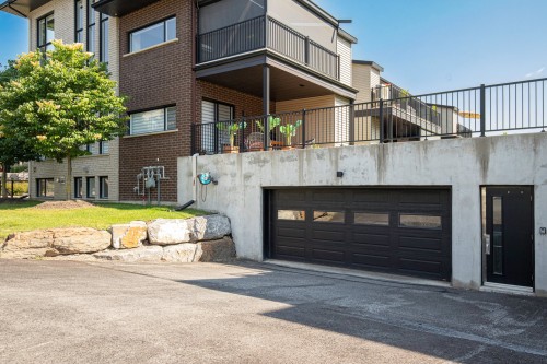 Garage - 8-281 Rue Prévert, Saint-Basile-Le-Grand, QC - Outdoor With Exterior