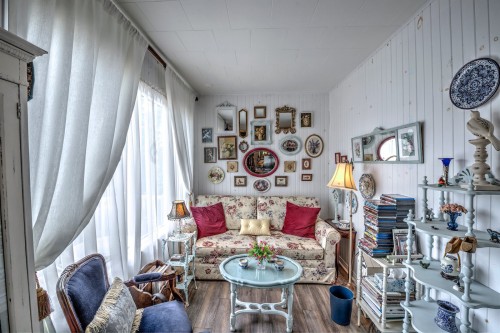 Salon - 69 365E Avenue, Saint-Hippolyte, QC 
