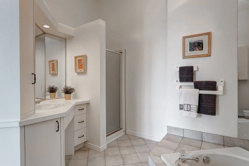Salle de bains attenante à la CCP - 301-33 Ch. Des Îles-Yale, Saint-Eustache, QC 