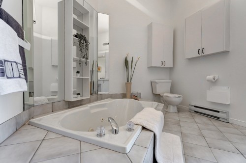 Salle de bains attenante à la CCP - 301-33 Ch. Des Îles-Yale, Saint-Eustache, QC 