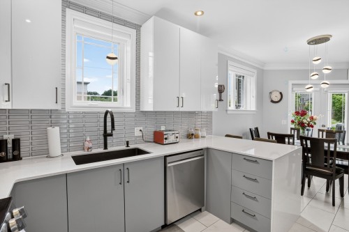 Kitchen - 2-2401 Boul. Lafontaine, Saint-Jérôme, QC - Indoor Photo Showing Kitchen With Upgraded Kitchen