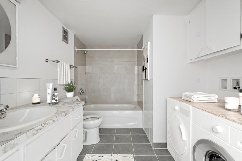 Salle de bains - 6-11953 Av. Matte, Montréal (Montréal-Nord), QC 