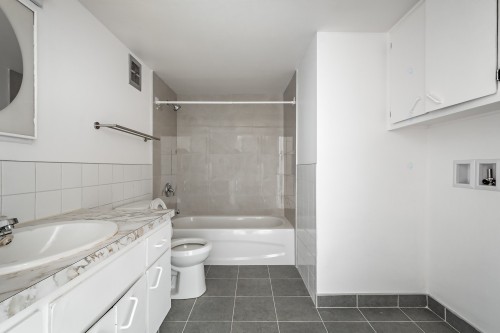 Salle de bains - 6-11953 Av. Matte, Montréal (Montréal-Nord), QC 