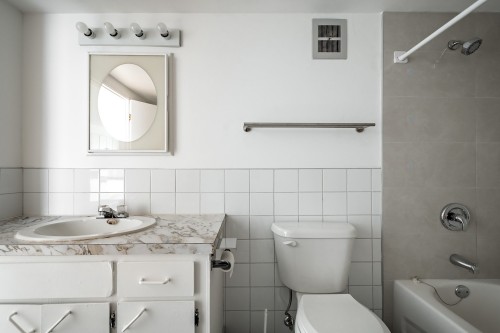Salle de bains - 6-11953 Av. Matte, Montréal (Montréal-Nord), QC 