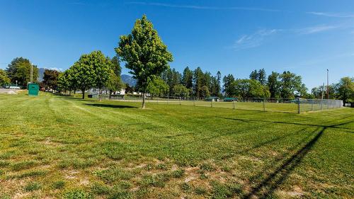 520 8Th Avenue, Creston, BC 