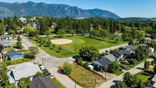 520 8Th Avenue, Creston, BC 