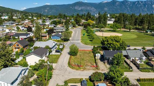 520 8Th Avenue, Creston, BC 