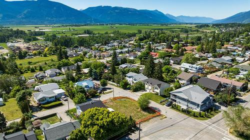 520 8Th Avenue, Creston, BC 