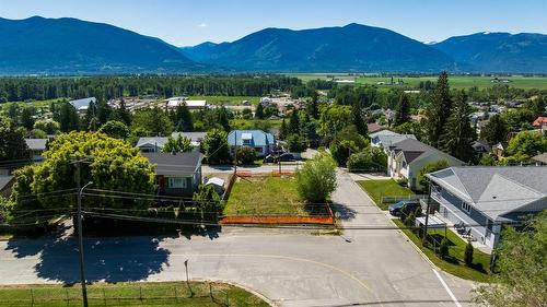 520 8Th Avenue, Creston, BC 