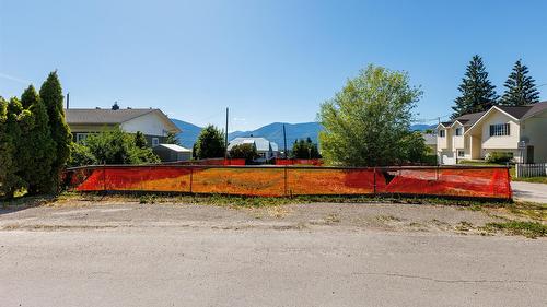 520 8Th Avenue, Creston, BC 