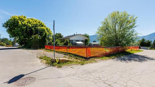 520 8Th Avenue, Creston, BC 