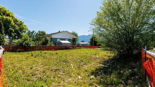 520 8Th Avenue, Creston, BC 