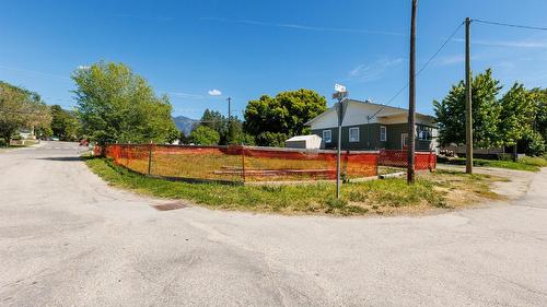 520 8Th Avenue, Creston, BC 