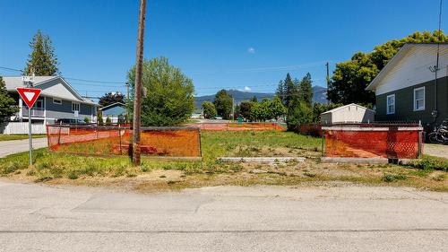 520 8Th Avenue, Creston, BC 