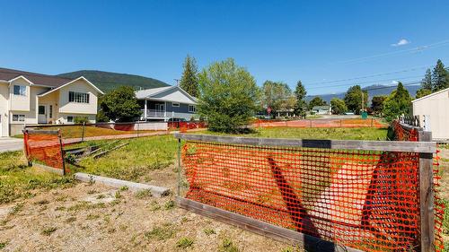 520 8Th Avenue, Creston, BC 