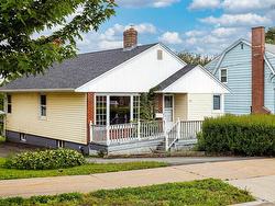 128 Joffre Street  Dartmouth, NS B2Y 3E1
