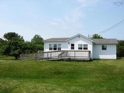 6582 Highway 3 Hunts Point, NS B0T 1G0