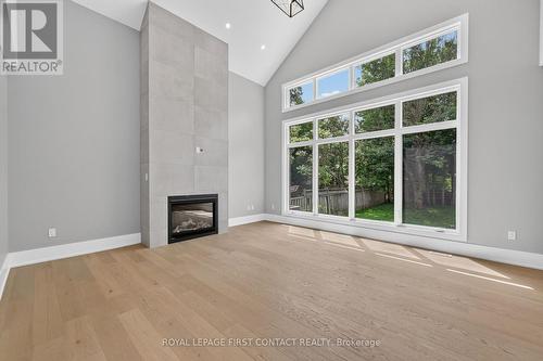 Living Room with Cathedral Ceiling - 929 7Th Line, Innisfil, ON 