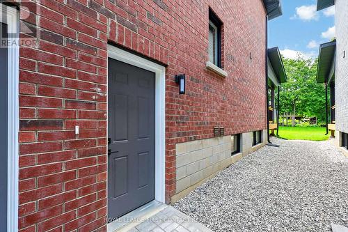 Exterior Entrance to Basement Apartment - 929 7Th Line, Innisfil, ON 
